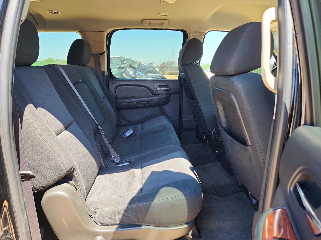 2011 CHEVROLET SUBURBAN K1500 LS photo 31