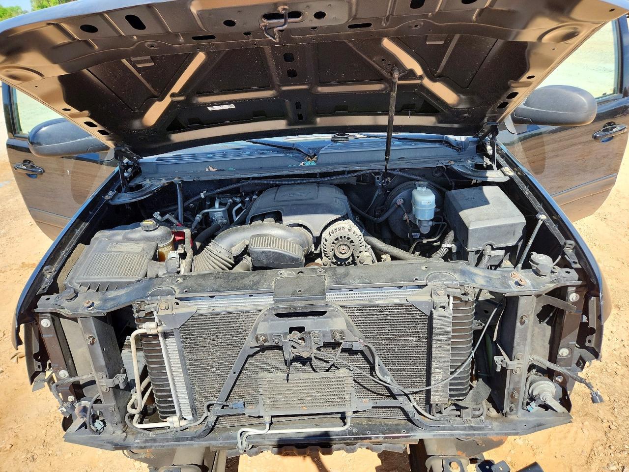 2011 CHEVROLET SUBURBAN K1500 LS photo 34
