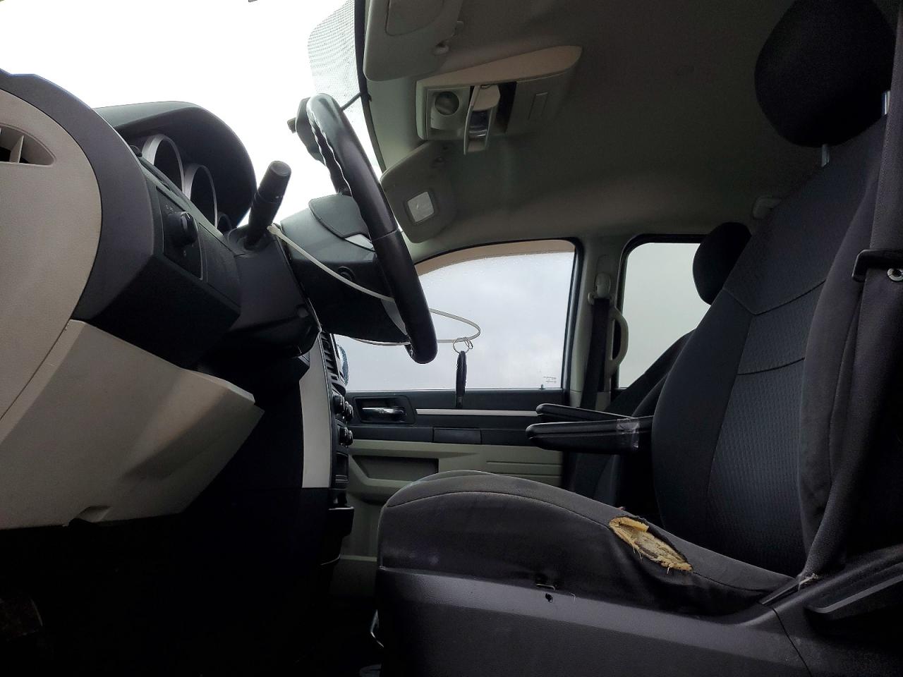 2010 DODGE GRAND CARAVAN SE photo 13