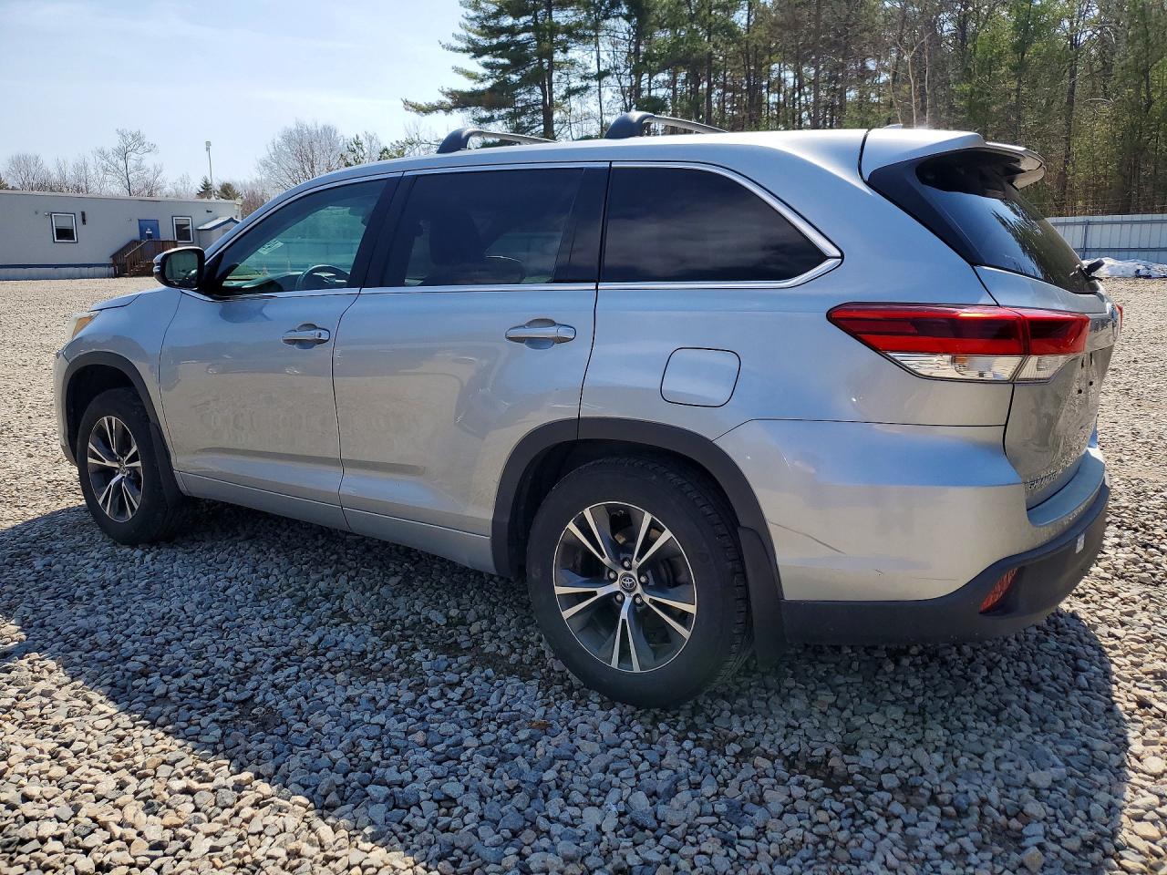 2017 TOYOTA HIGHLANDER LE PLUS photo 2