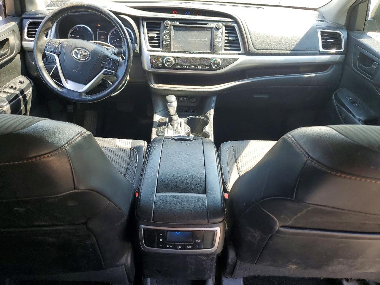 2017 TOYOTA HIGHLANDER LE PLUS photo 8