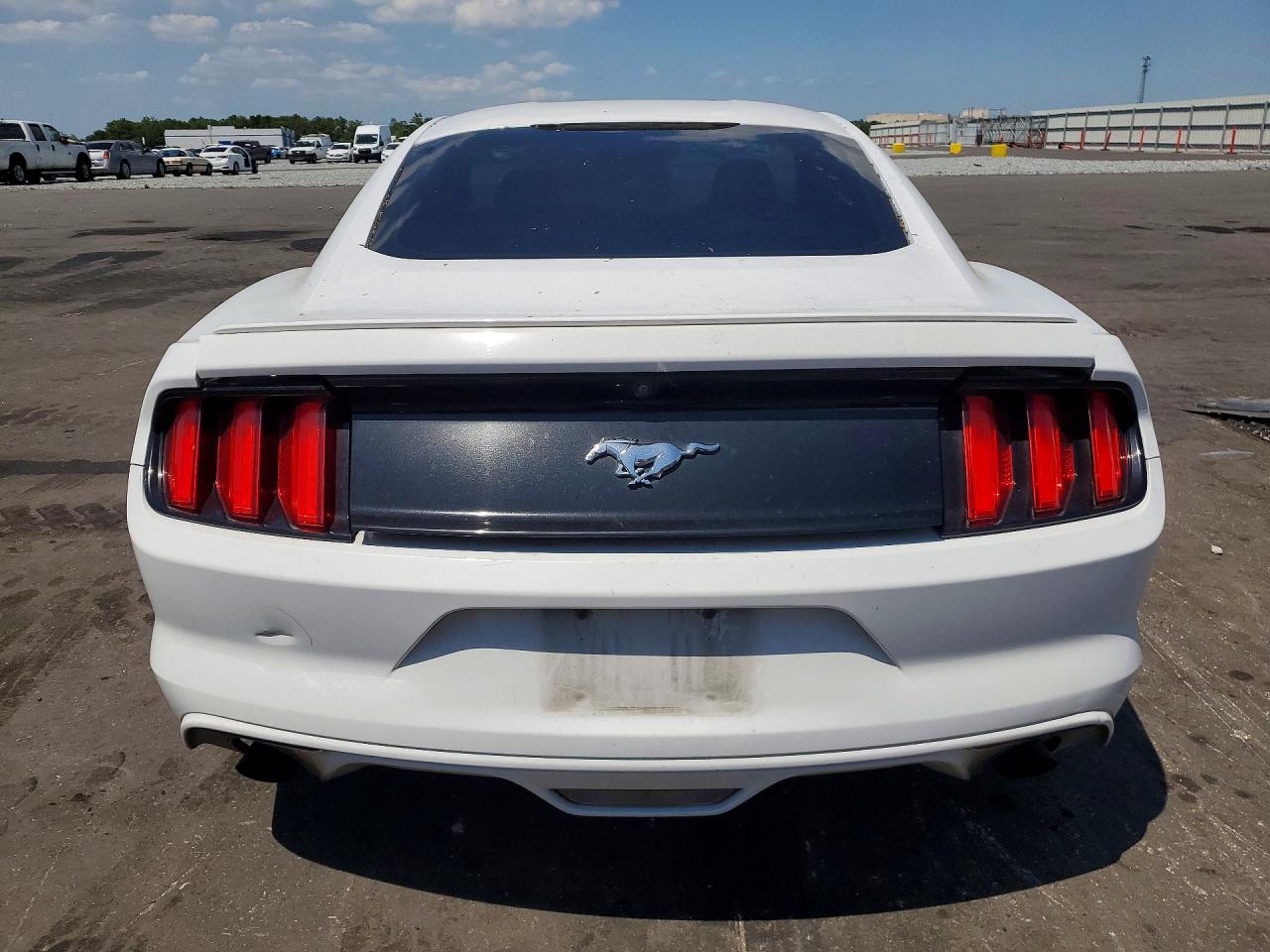 2017 FORD MUSTANG photo 16