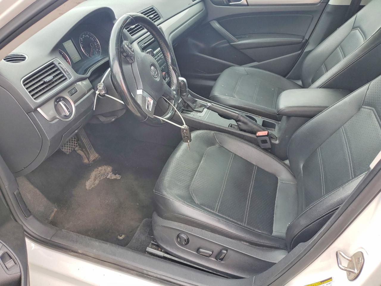 2015 VOLKSWAGEN PASSAT S photo 19