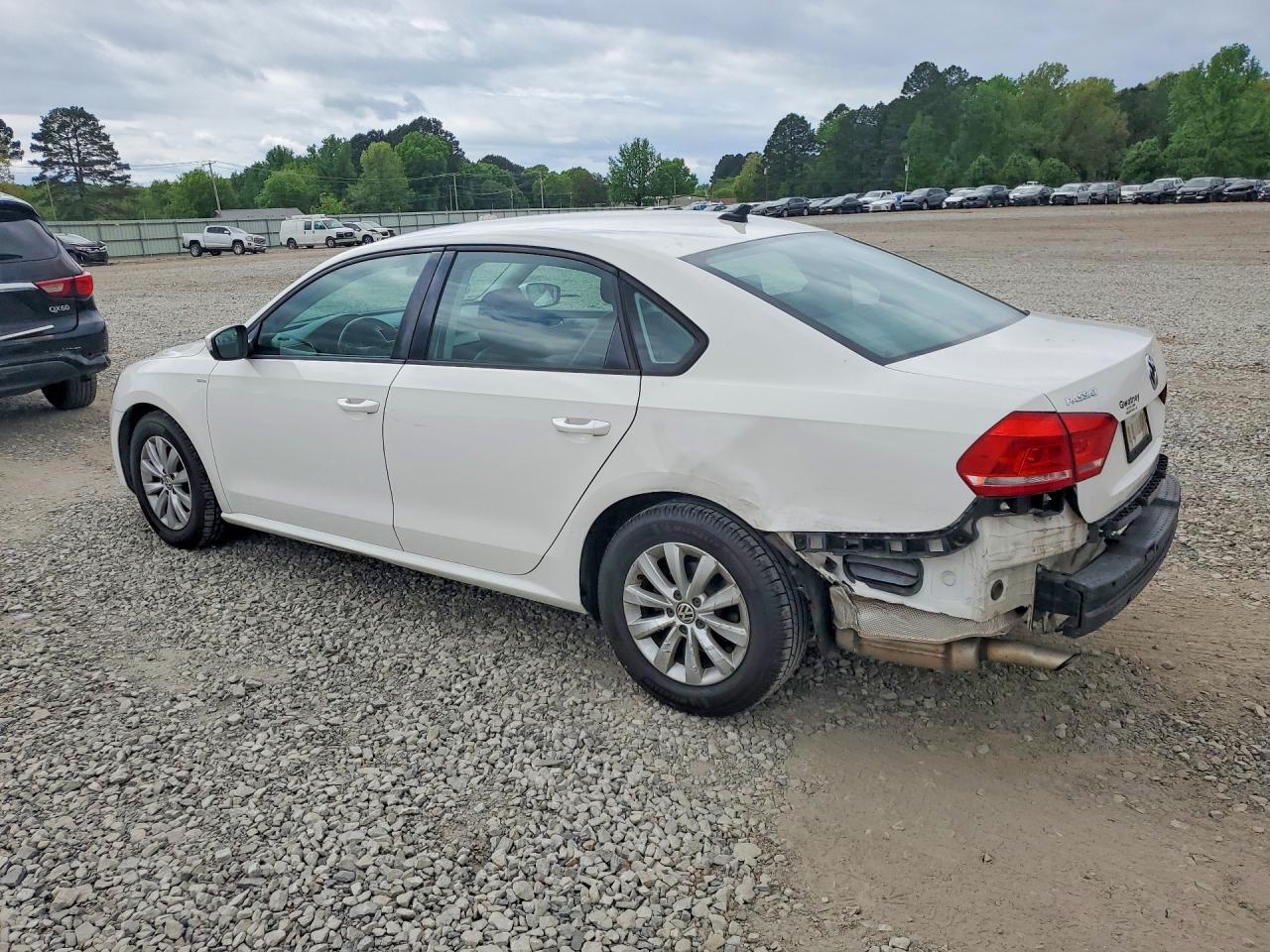 2015 VOLKSWAGEN PASSAT S photo 4