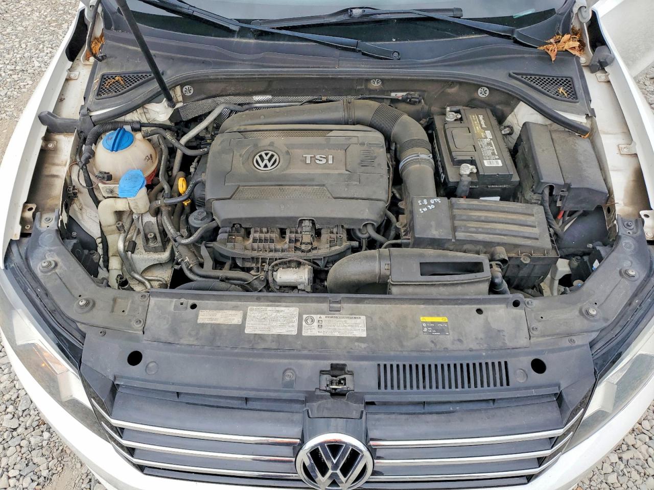 2015 VOLKSWAGEN PASSAT S photo 31