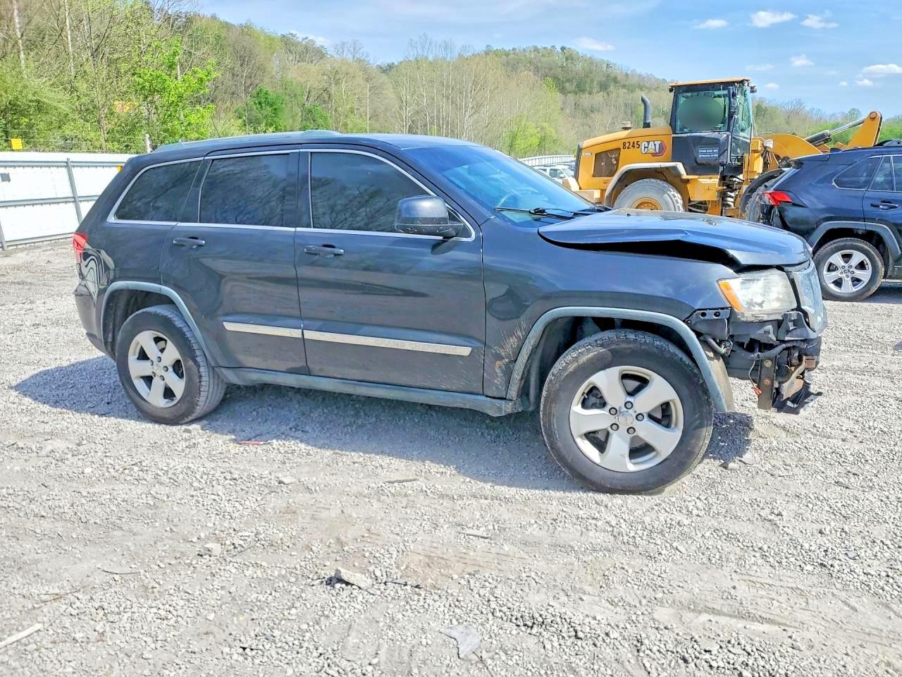 2011 JEEP GRAND CHEROKEE LAREDO photo 10