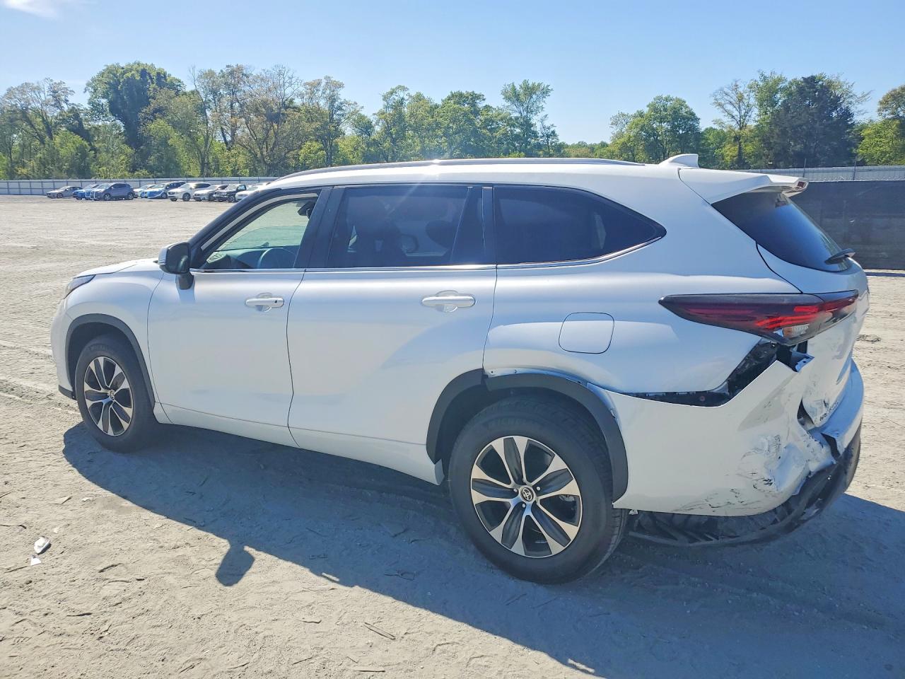 2024 TOYOTA HIGHLANDER XLE photo 4