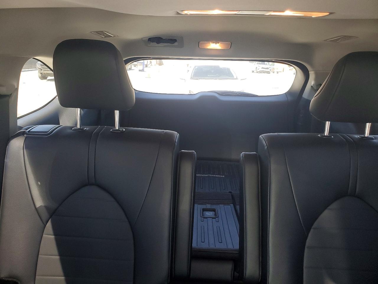 2024 TOYOTA HIGHLANDER XLE photo 28