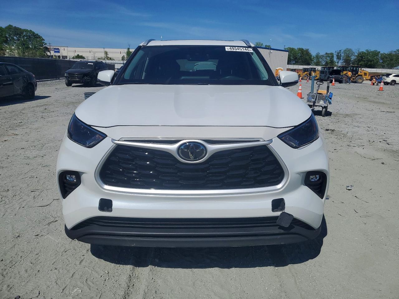 2024 TOYOTA HIGHLANDER XLE photo 13