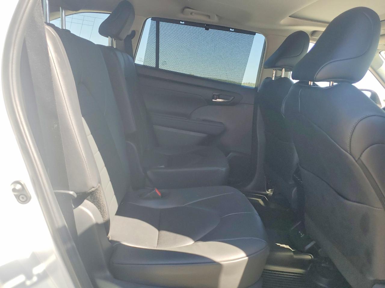 2024 TOYOTA HIGHLANDER XLE photo 31