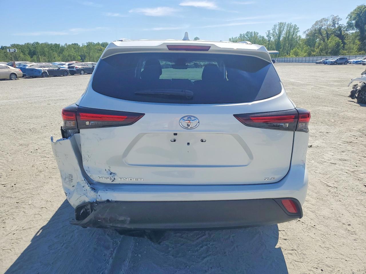 2024 TOYOTA HIGHLANDER XLE photo 16
