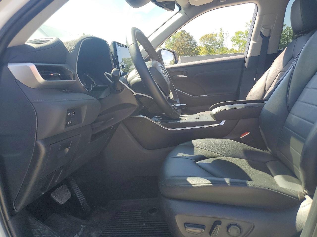 2024 TOYOTA HIGHLANDER XLE photo 19