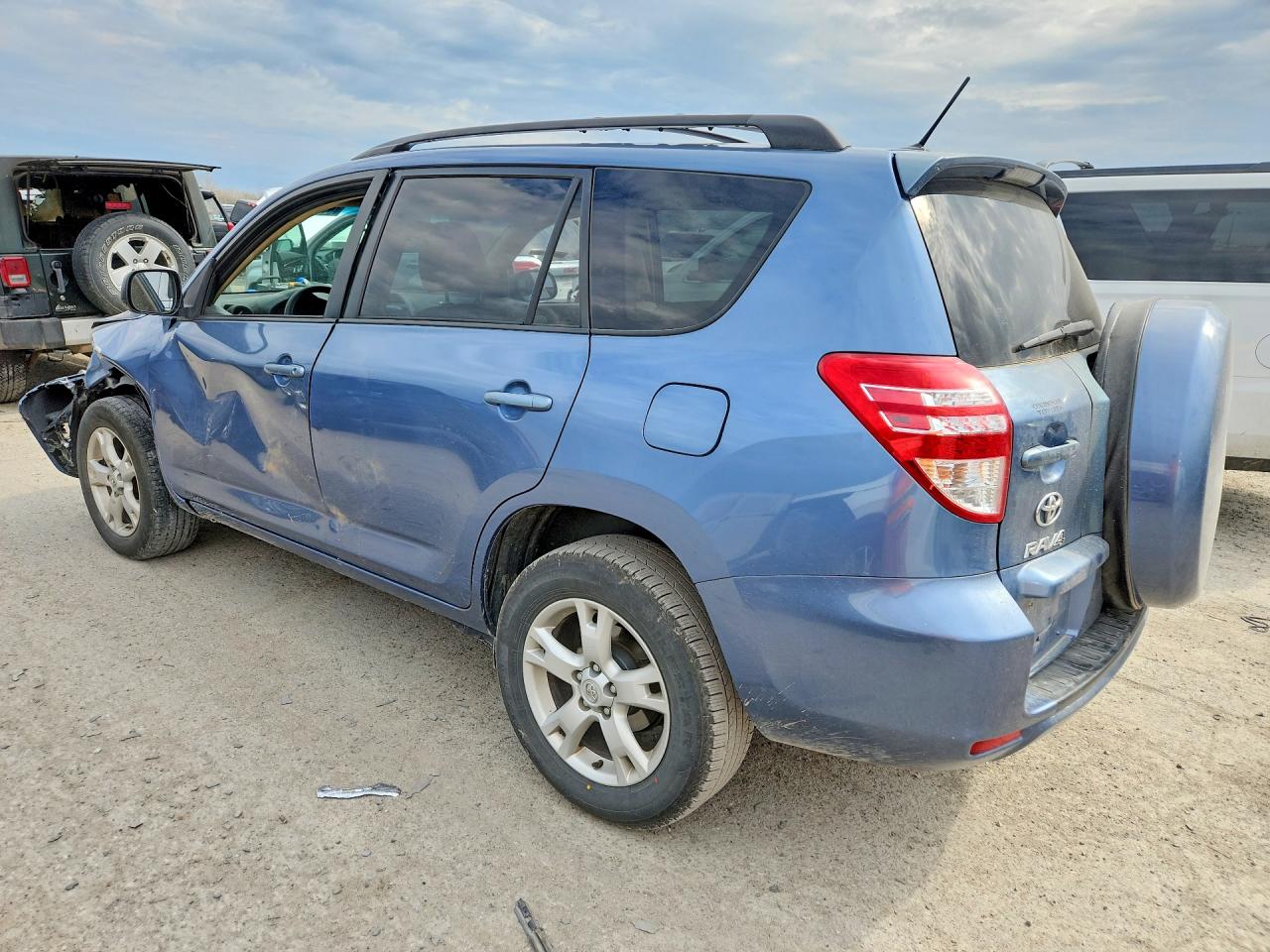 2011 TOYOTA RAV4 BASE photo 4