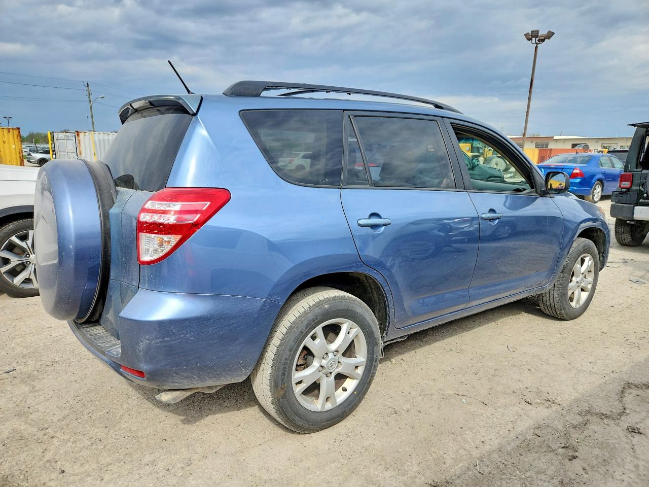 2011 TOYOTA RAV4 BASE photo 7