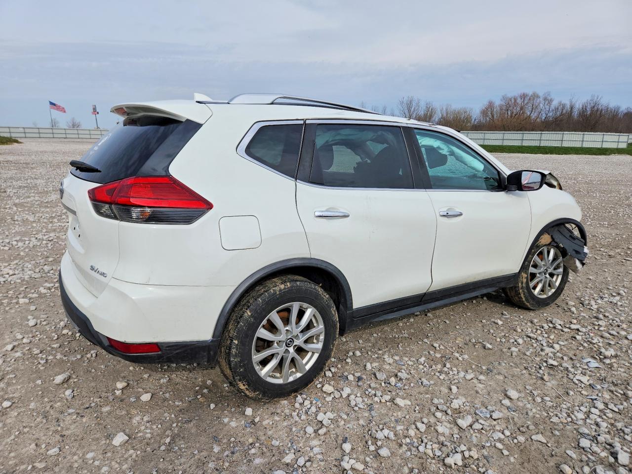 2017 NISSAN ROGUE SV photo 5
