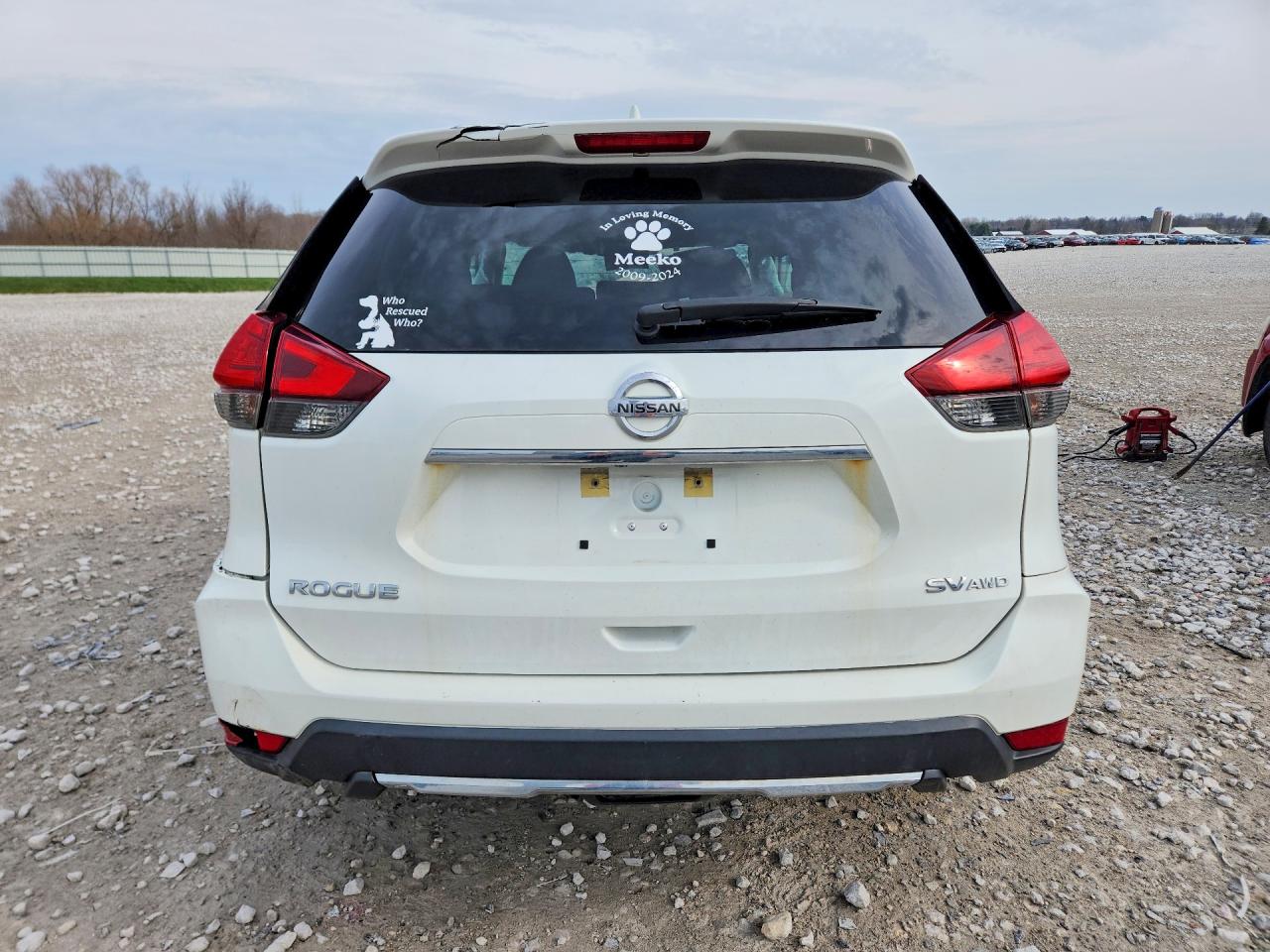 2017 NISSAN ROGUE SV photo 11