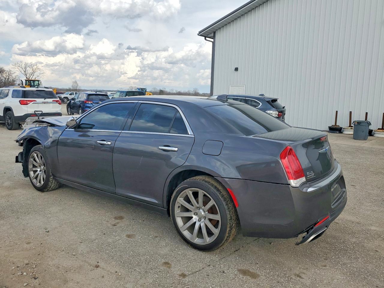 2019 CHRYSLER 300 LIMITED photo 4