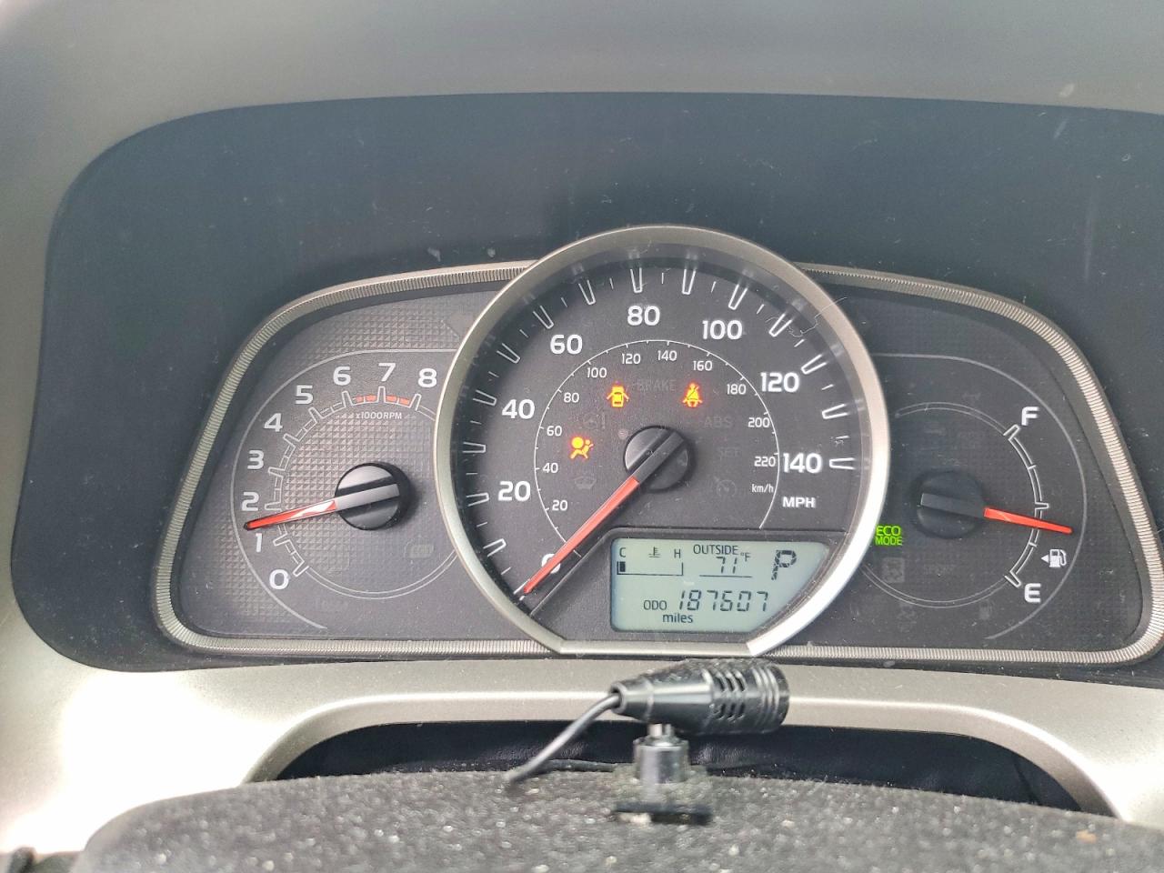 2014 TOYOTA RAV4 XLE photo 25