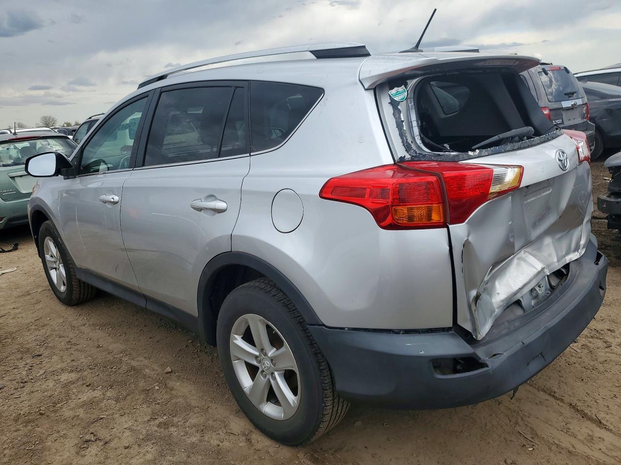 2014 TOYOTA RAV4 XLE photo 4