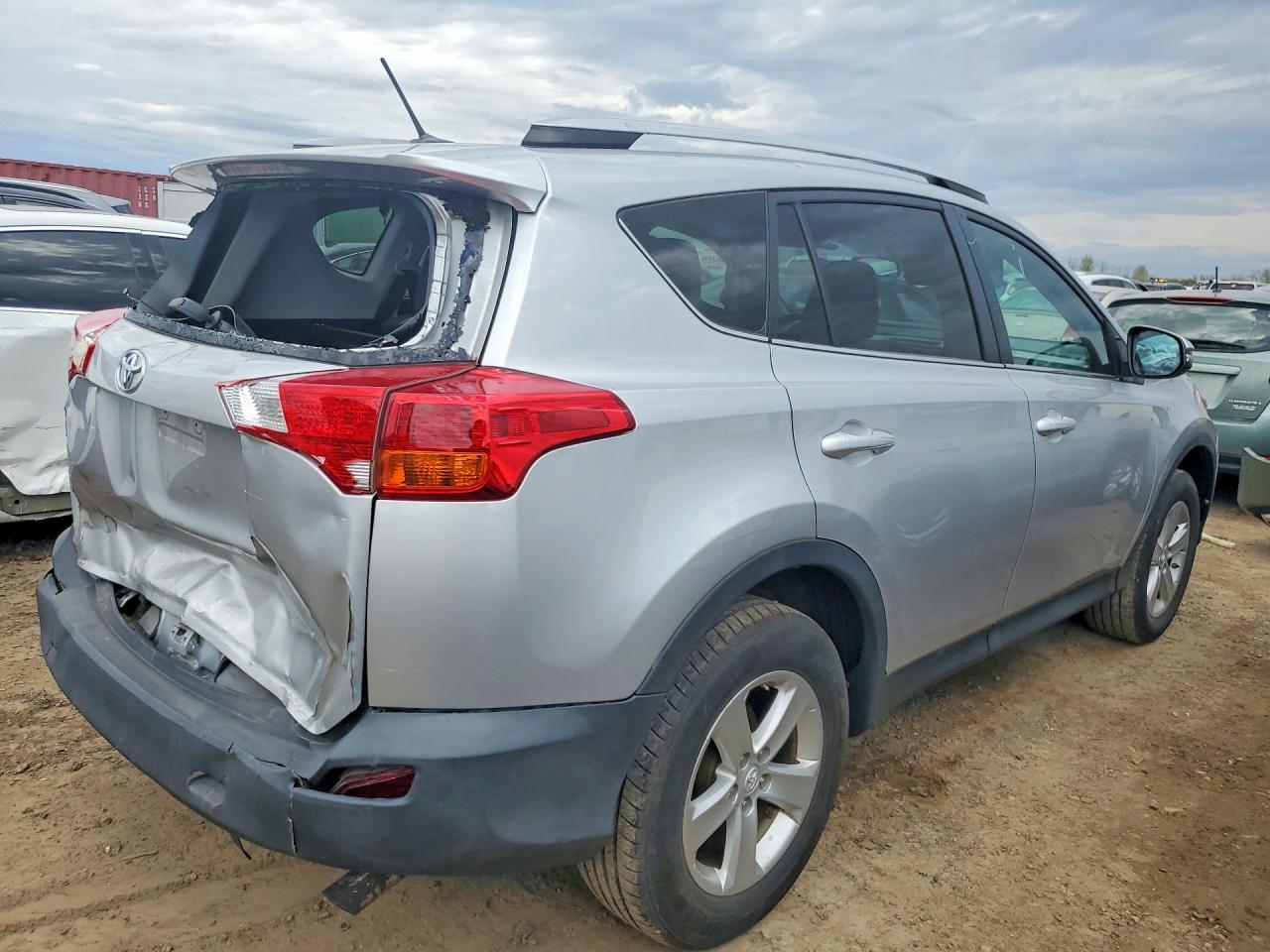 2014 TOYOTA RAV4 XLE photo 7