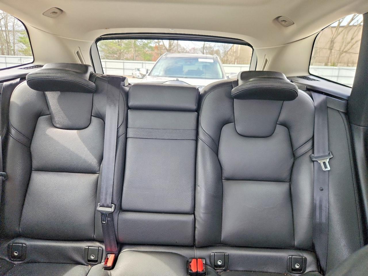 2019 VOLVO XC60 T6 MOMENTUM photo 19