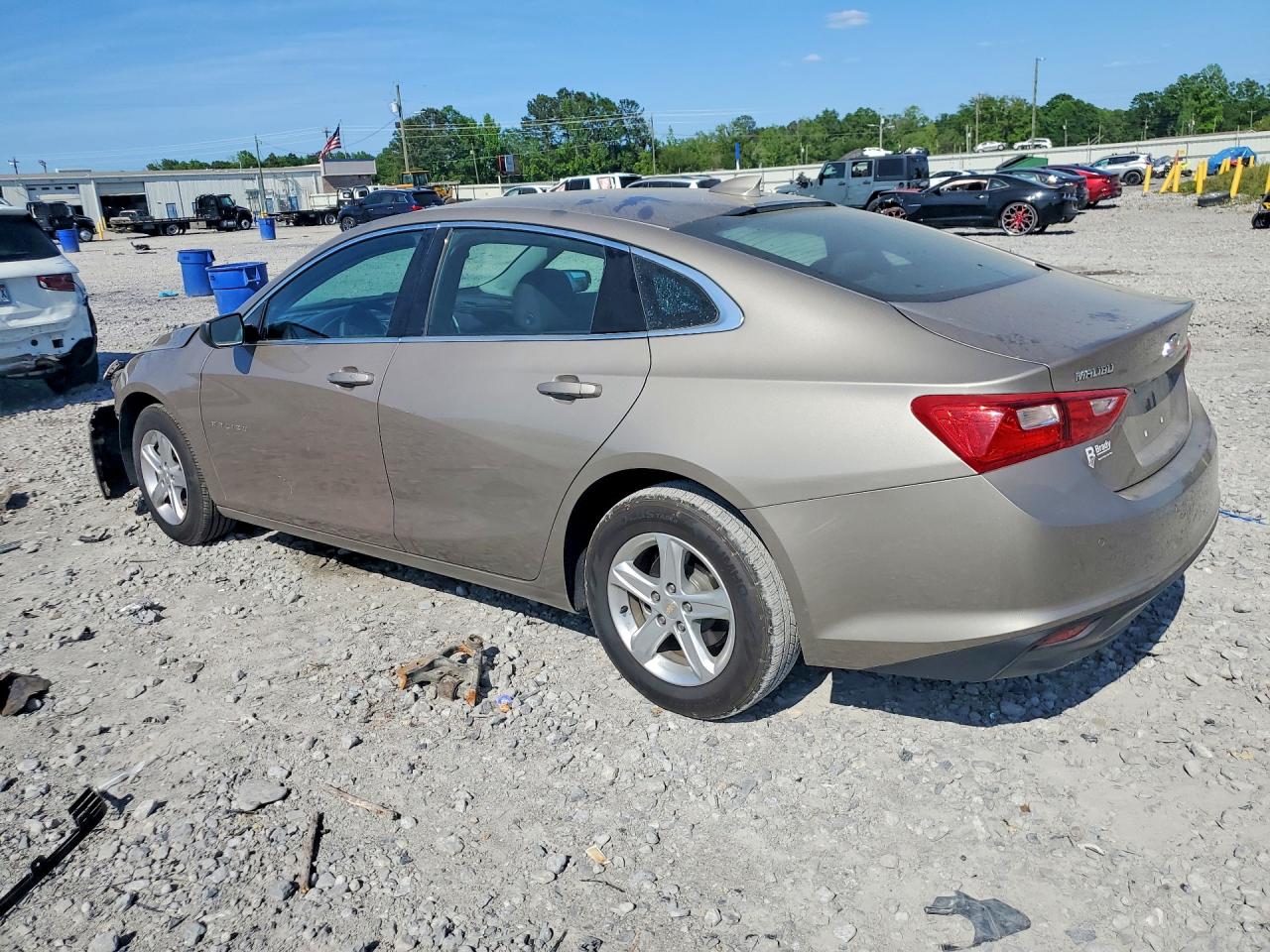2024 CHEVROLET MALIBU LT photo 2