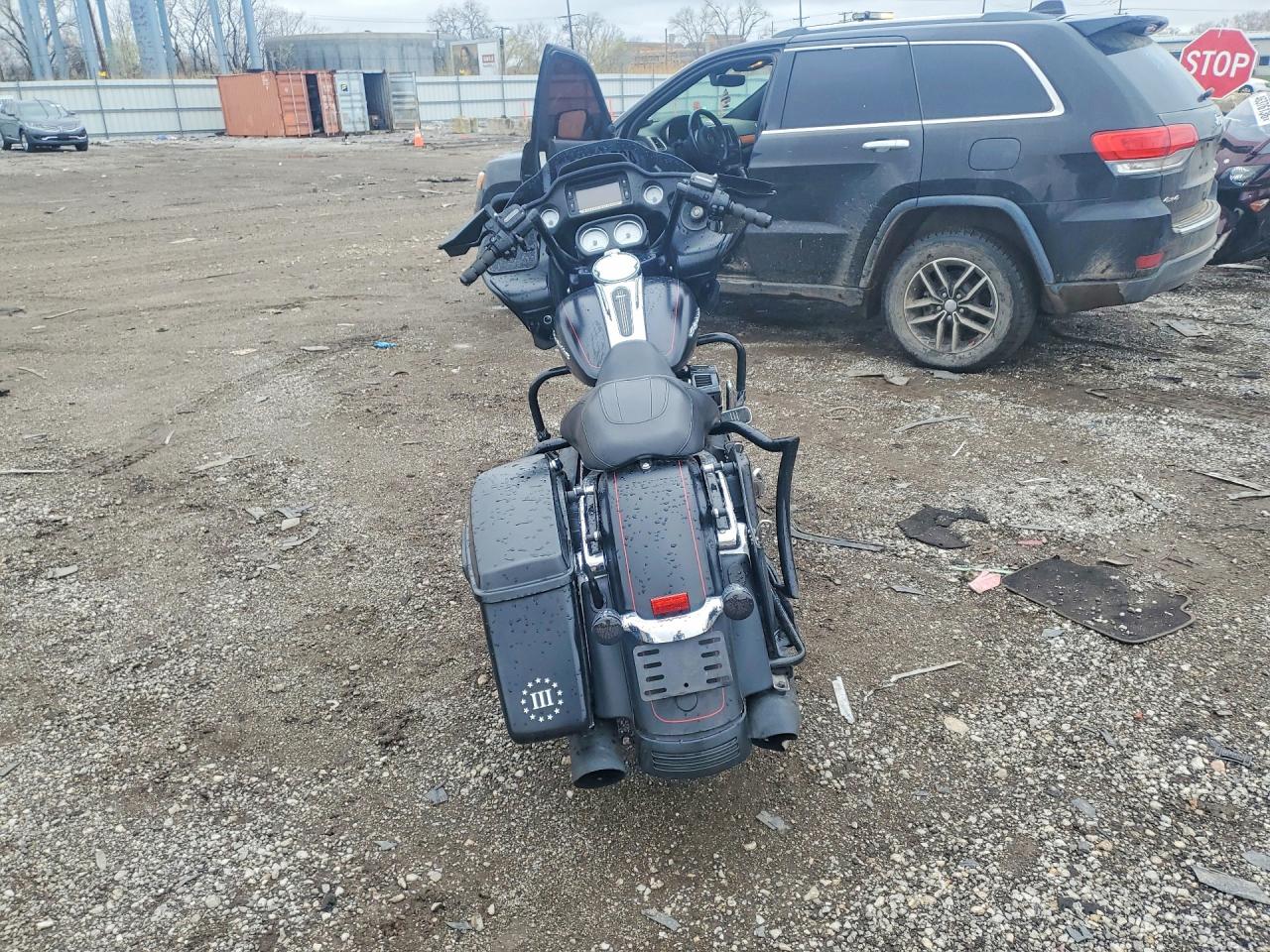 2015 HARLEY-DAVIDSON FLTRXS ROAD GLIDE SPECIAL photo 4