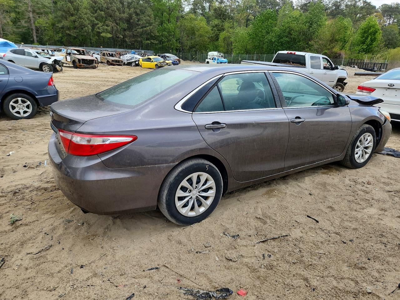 2016 TOYOTA CAMRY LE photo 5