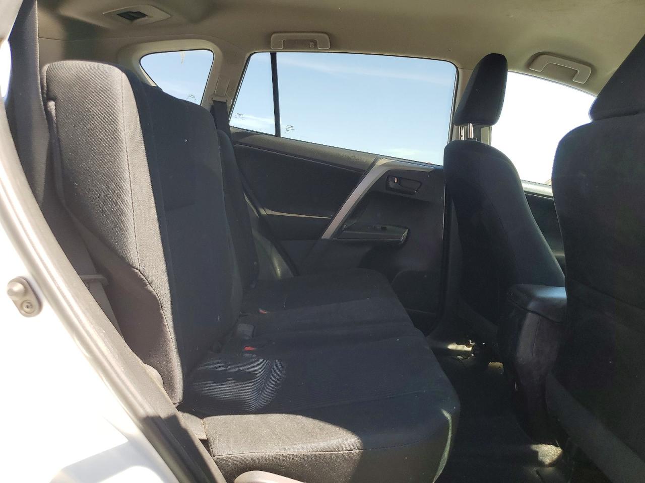 2017 TOYOTA RAV4 LE photo 31