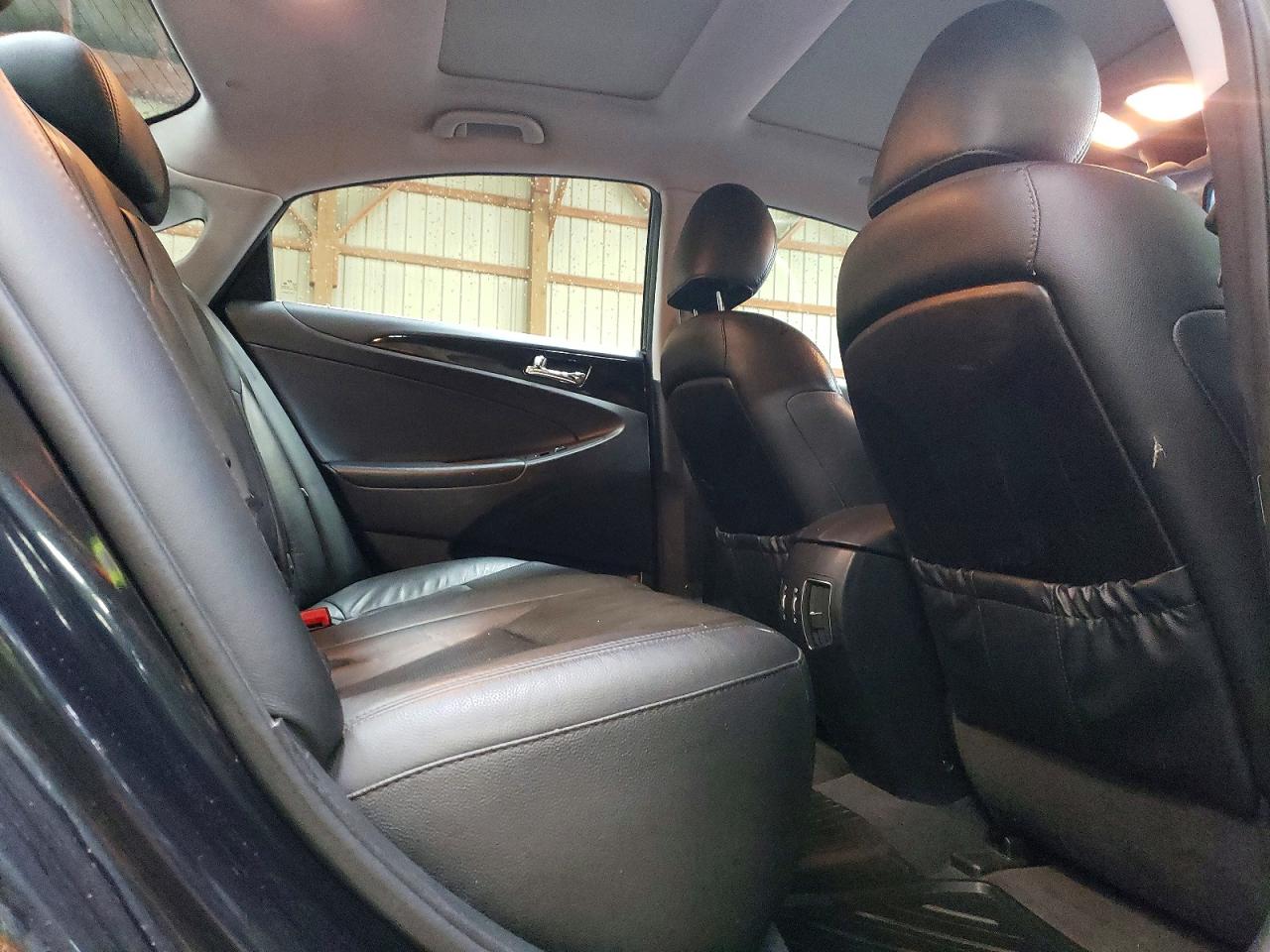 2013 HYUNDAI SONATA SE photo 28