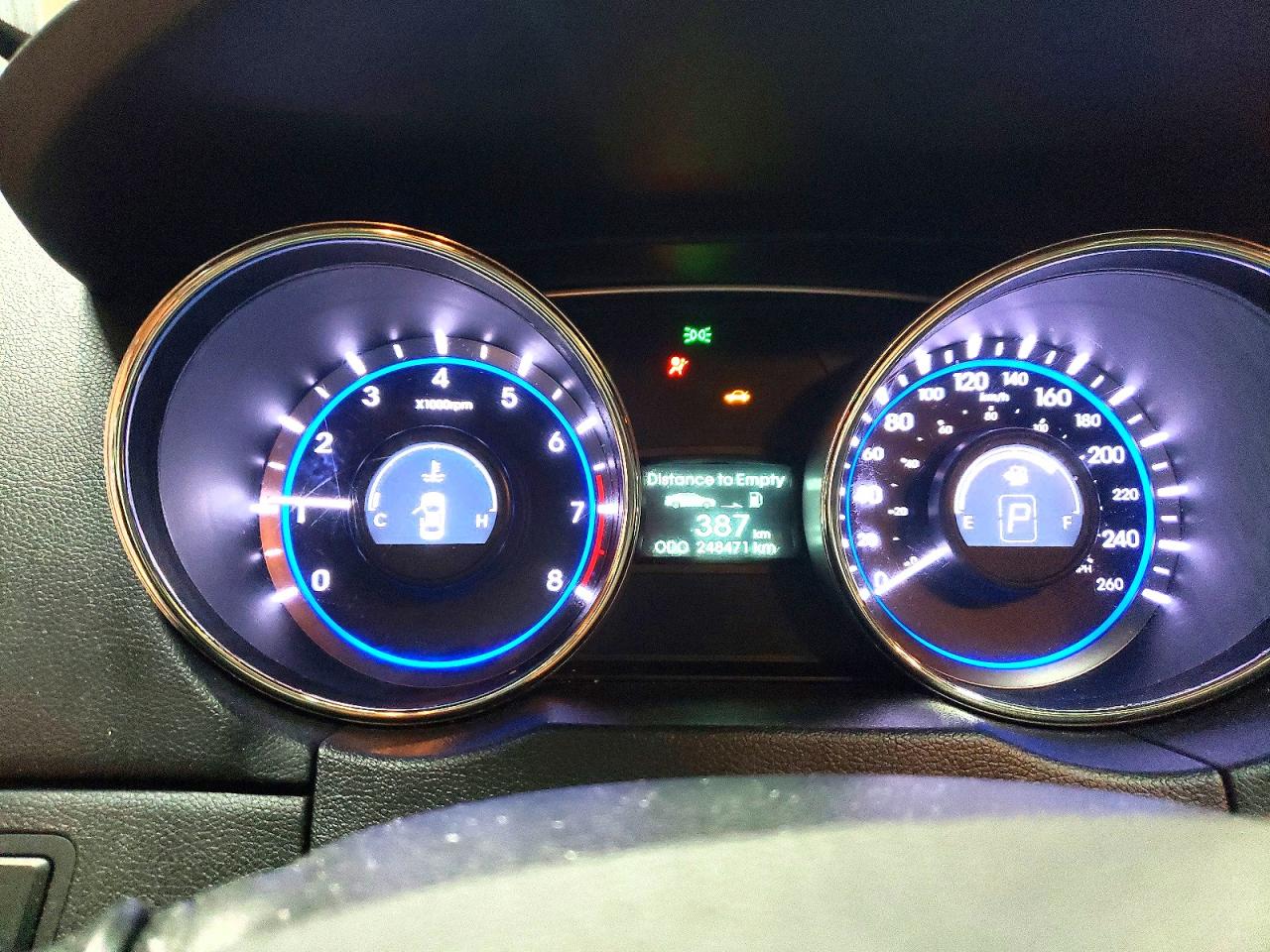 2013 HYUNDAI SONATA SE photo 25