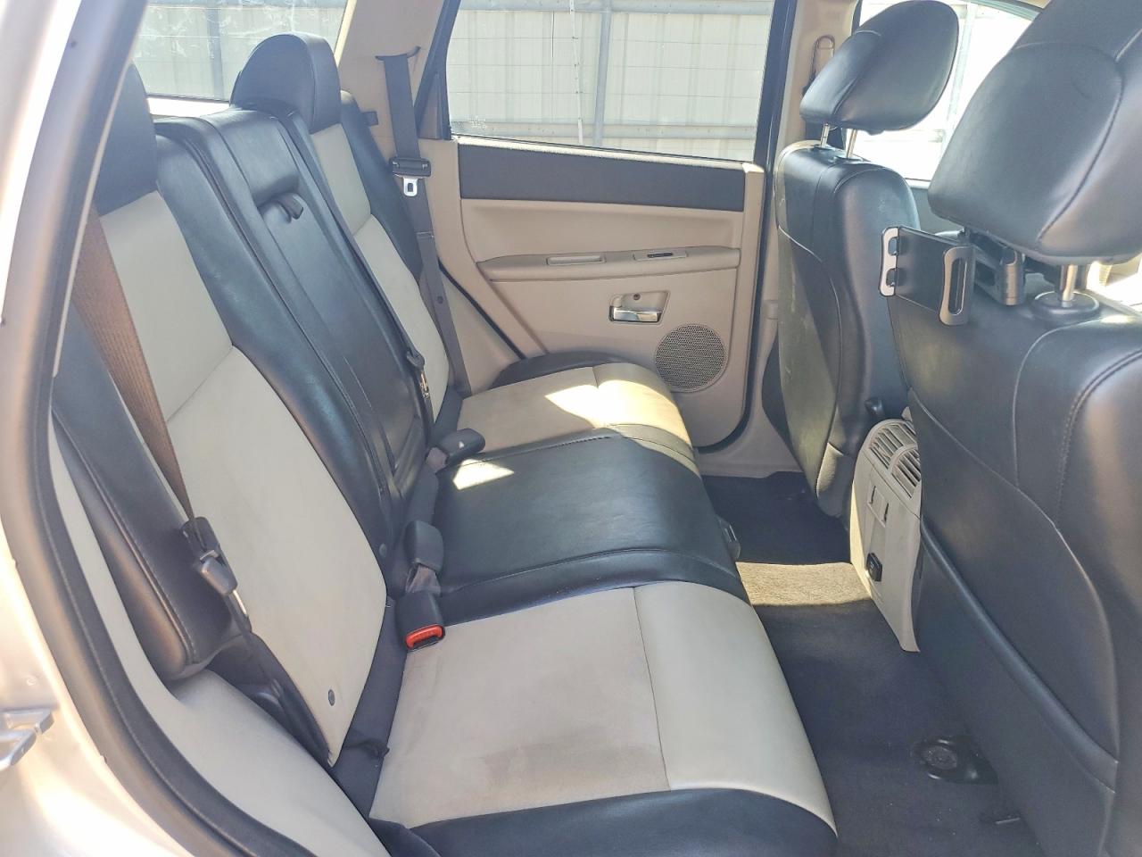 2010 JEEP GRAND CHEROKEE photo 21