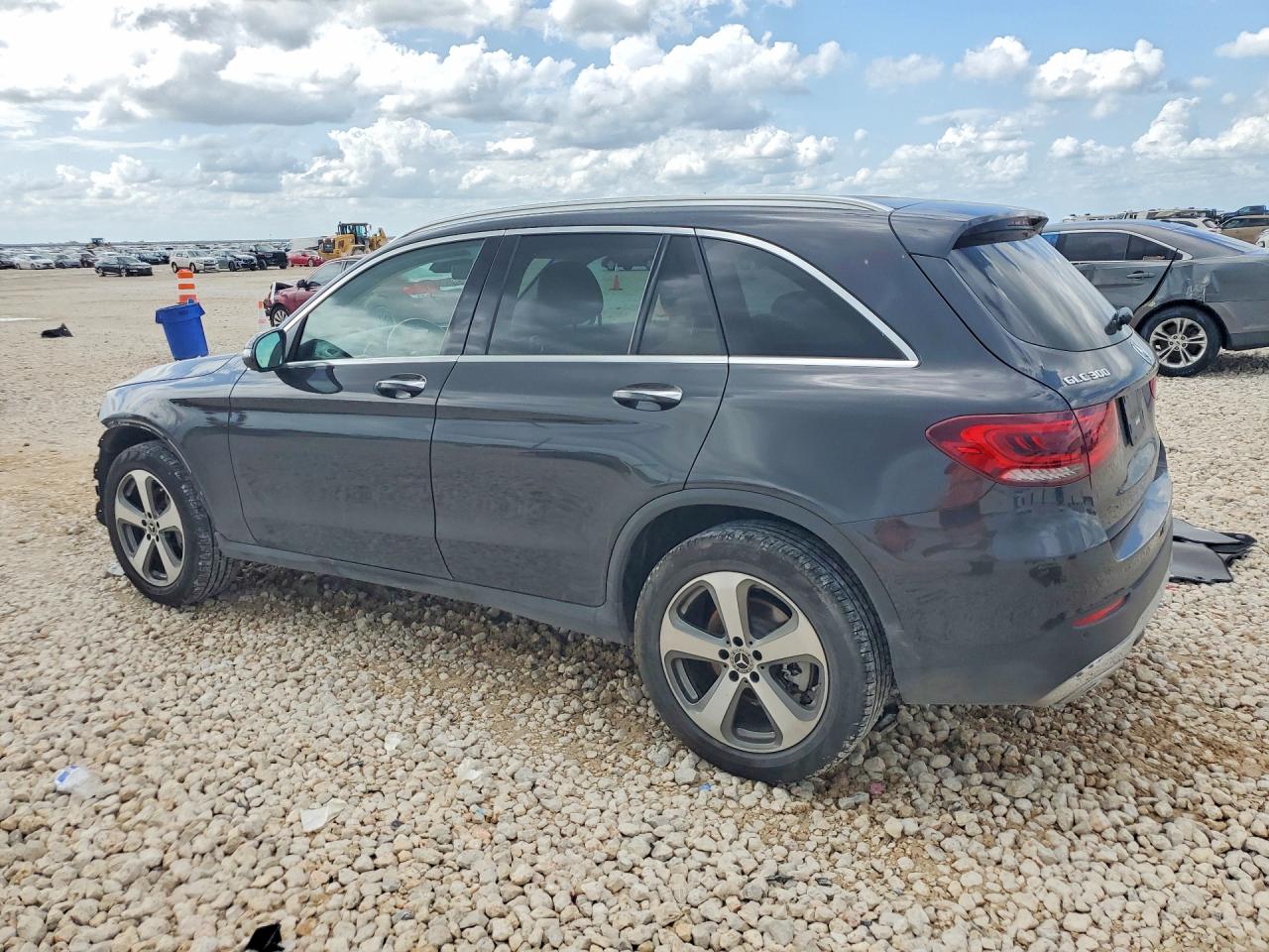 2021 MERCEDES-BENZ GLC 300 photo 4