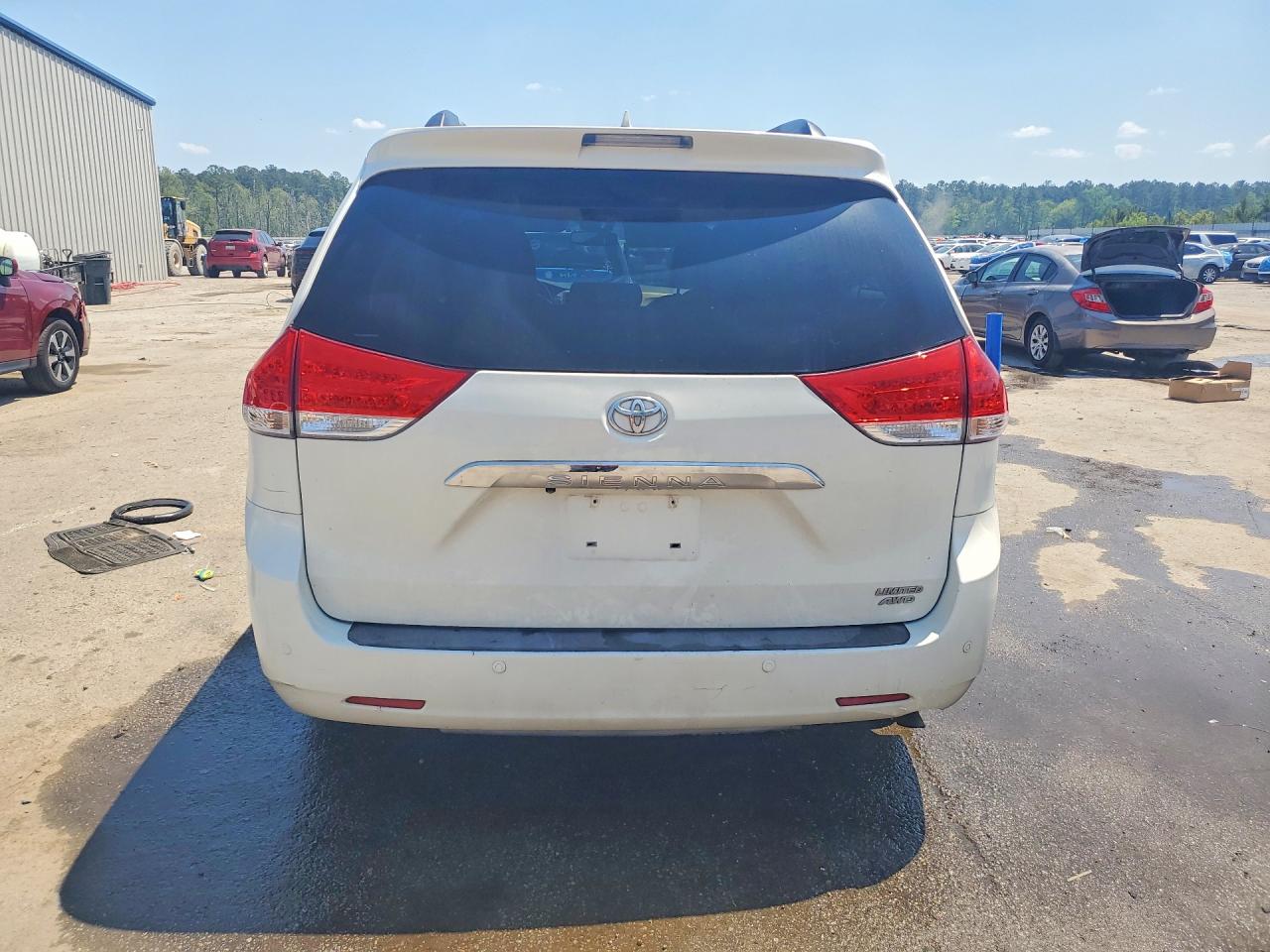 2013 TOYOTA SIENNA LIMITED 7-PASSENGER photo 16