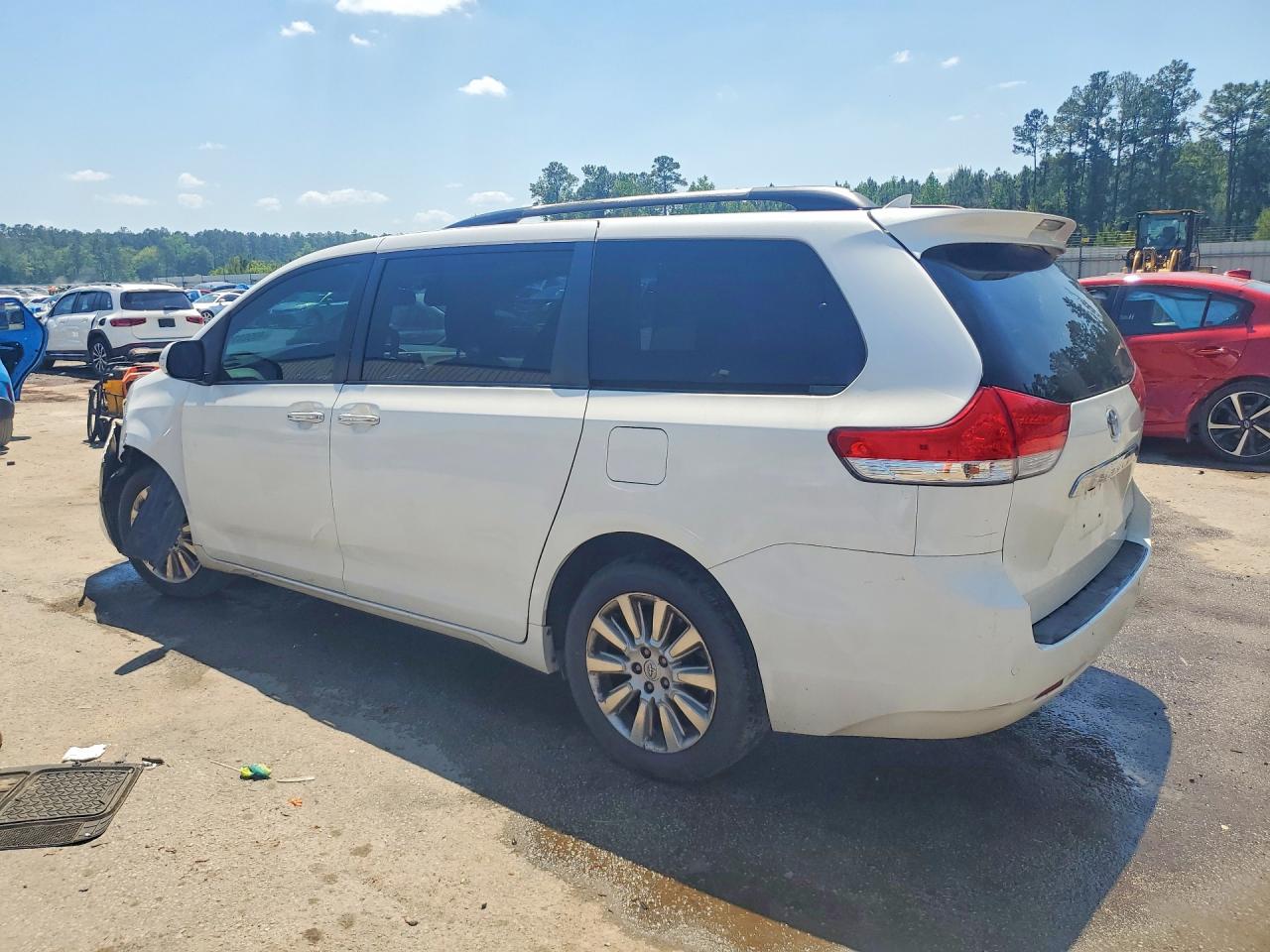 2013 TOYOTA SIENNA LIMITED 7-PASSENGER photo 4