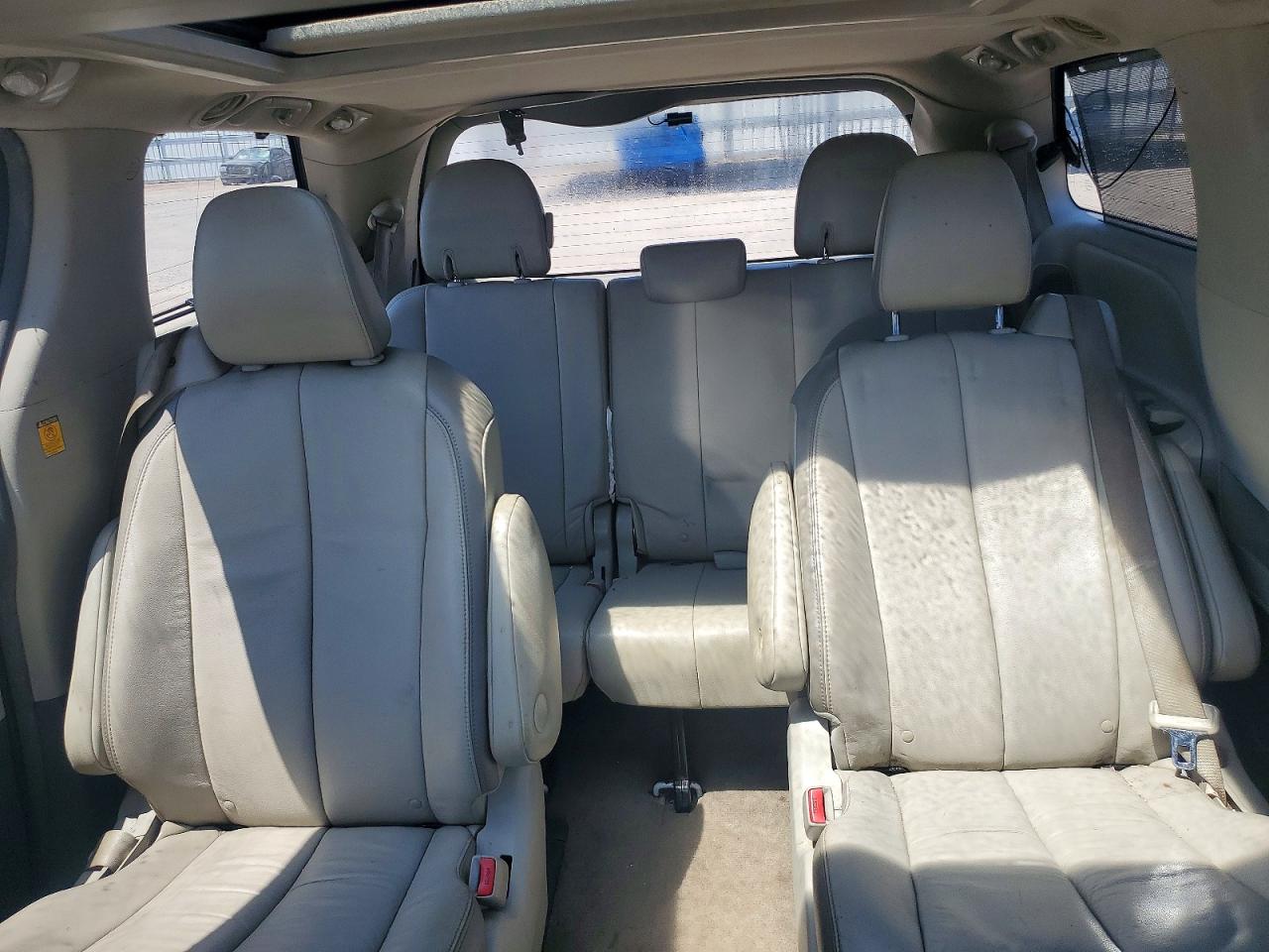 2013 TOYOTA SIENNA LIMITED 7-PASSENGER photo 28