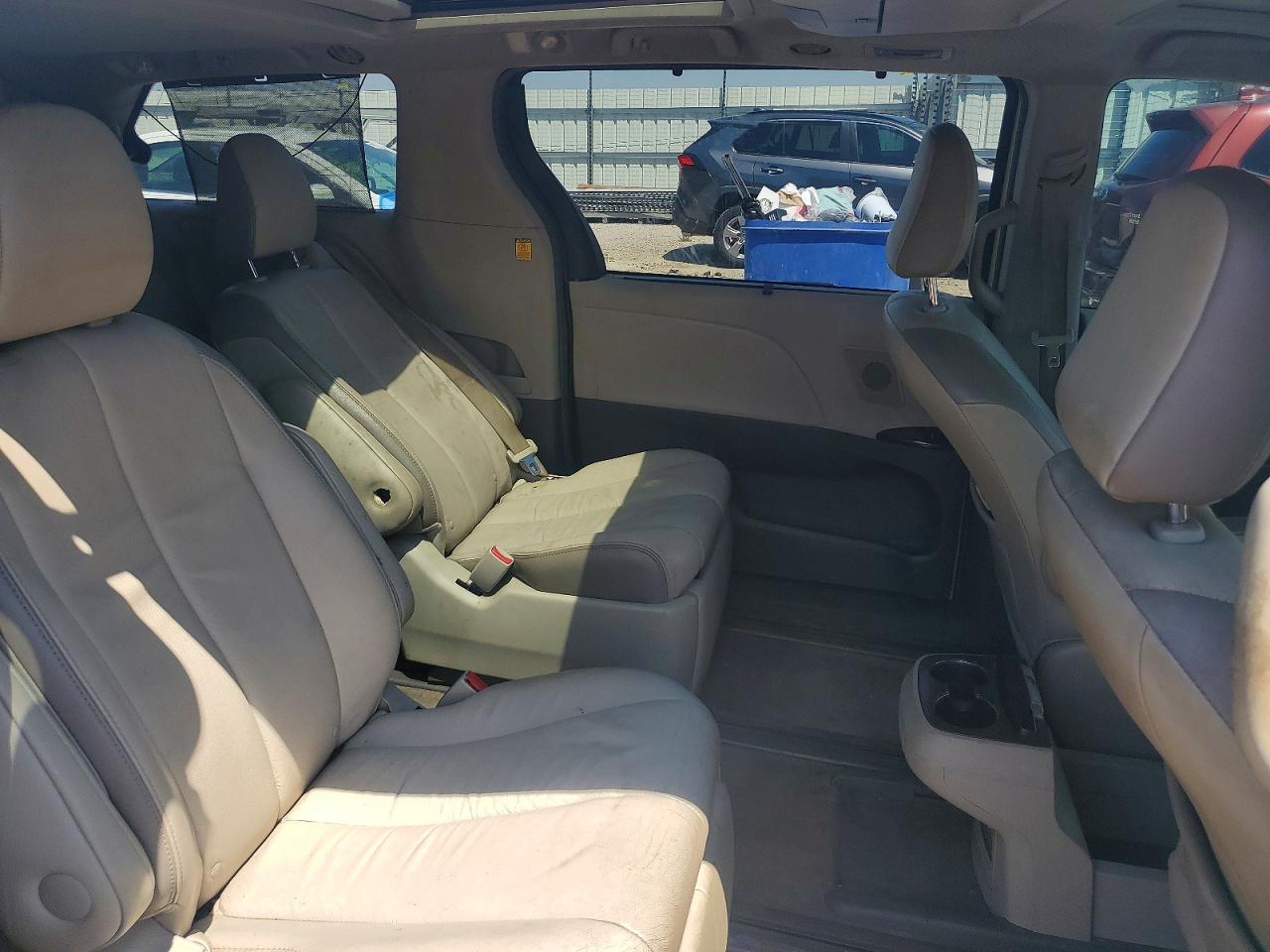 2013 TOYOTA SIENNA LIMITED 7-PASSENGER photo 31