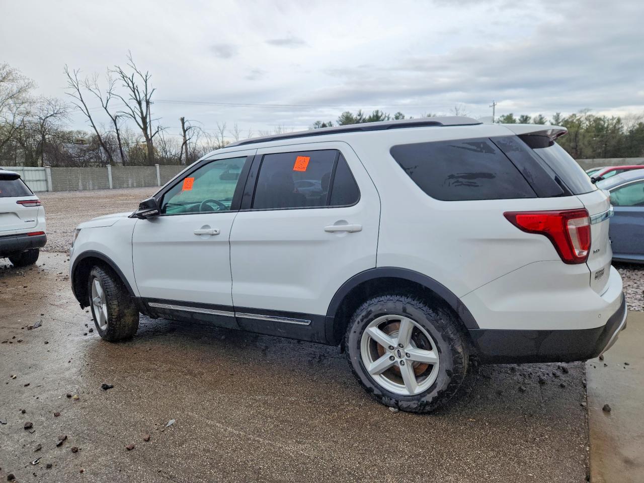 2016 FORD EXPLORER XLT photo 3