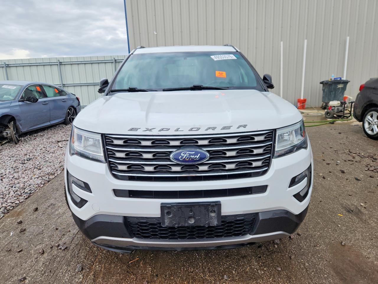 2016 FORD EXPLORER XLT photo 9