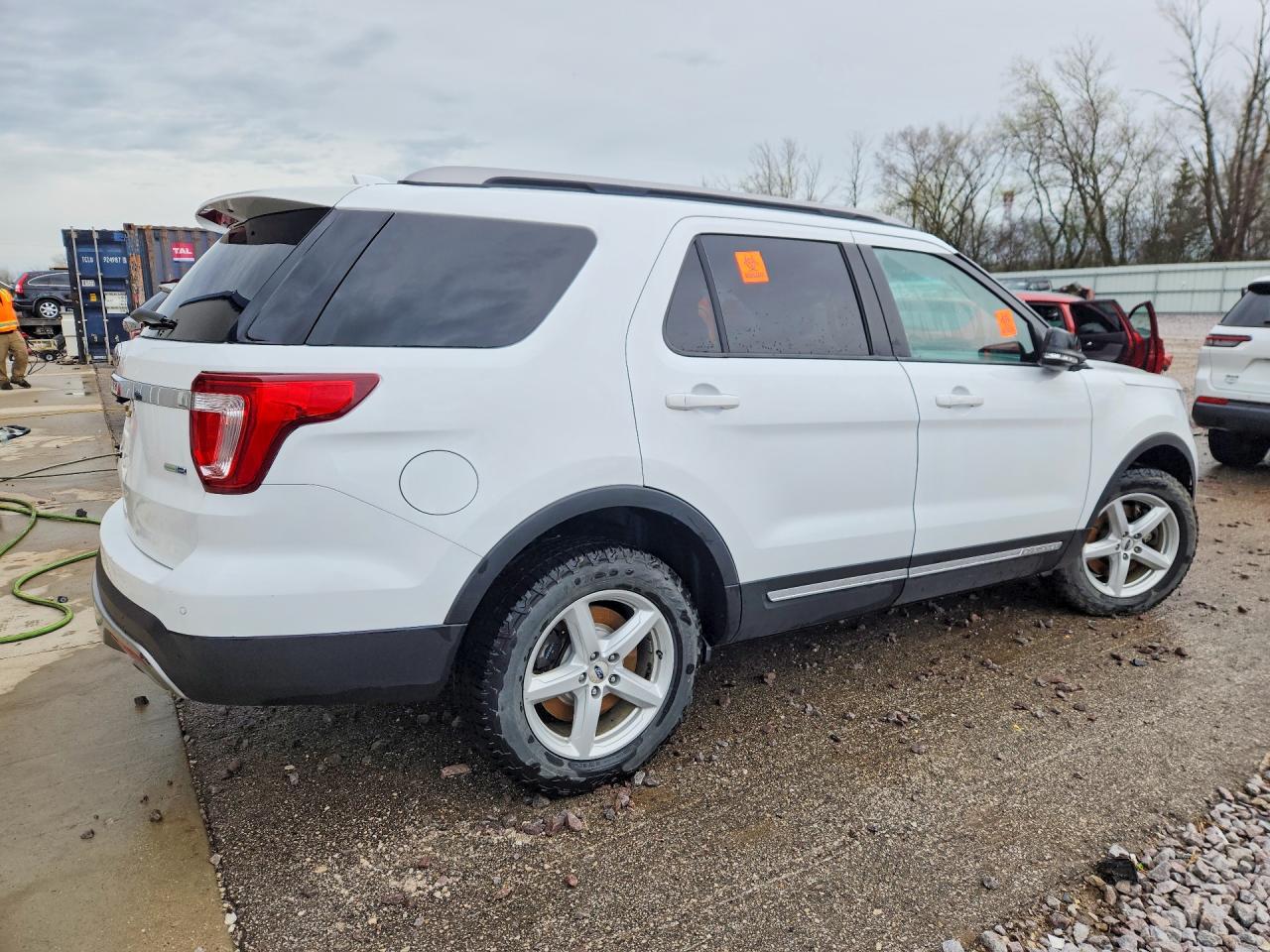 2016 FORD EXPLORER XLT photo 5
