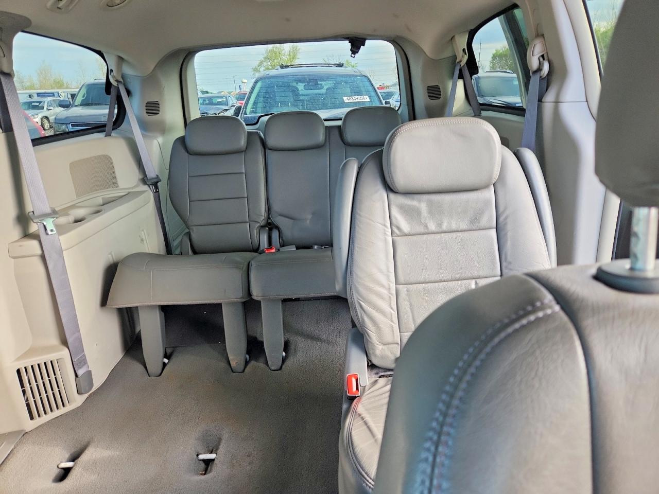 2010 DODGE GRAND CARAVAN SXT photo 28