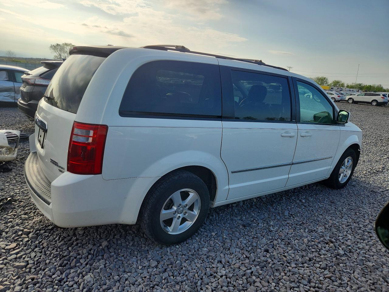 2010 DODGE GRAND CARAVAN SXT photo 7
