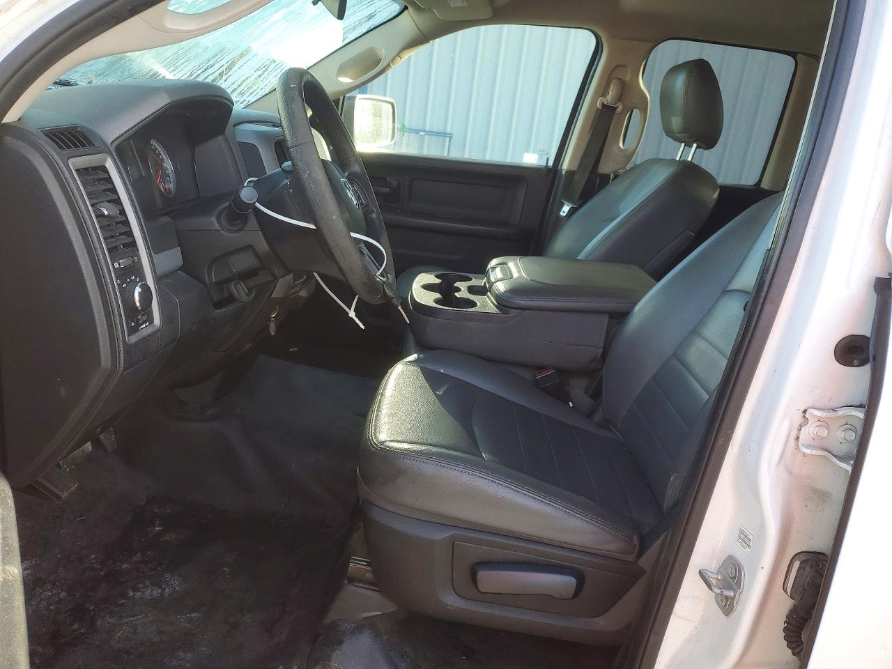 2017 RAM 1500 ST photo 13