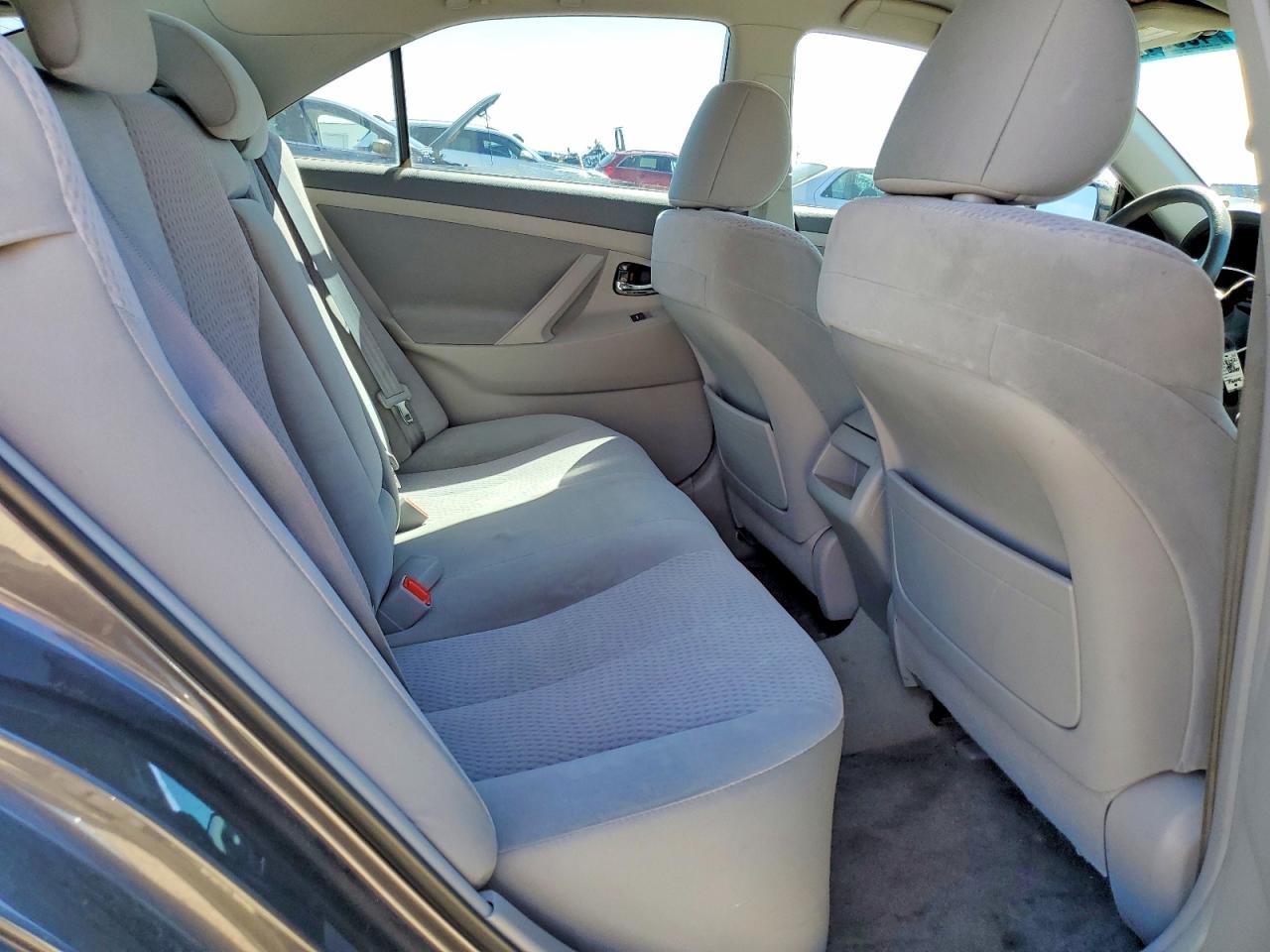 2011 TOYOTA CAMRY LE photo 19