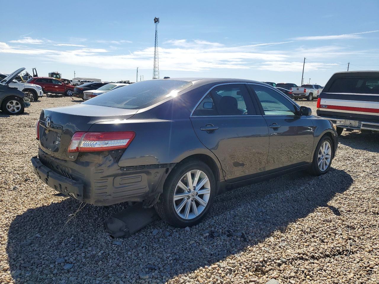 2011 TOYOTA CAMRY LE photo 5