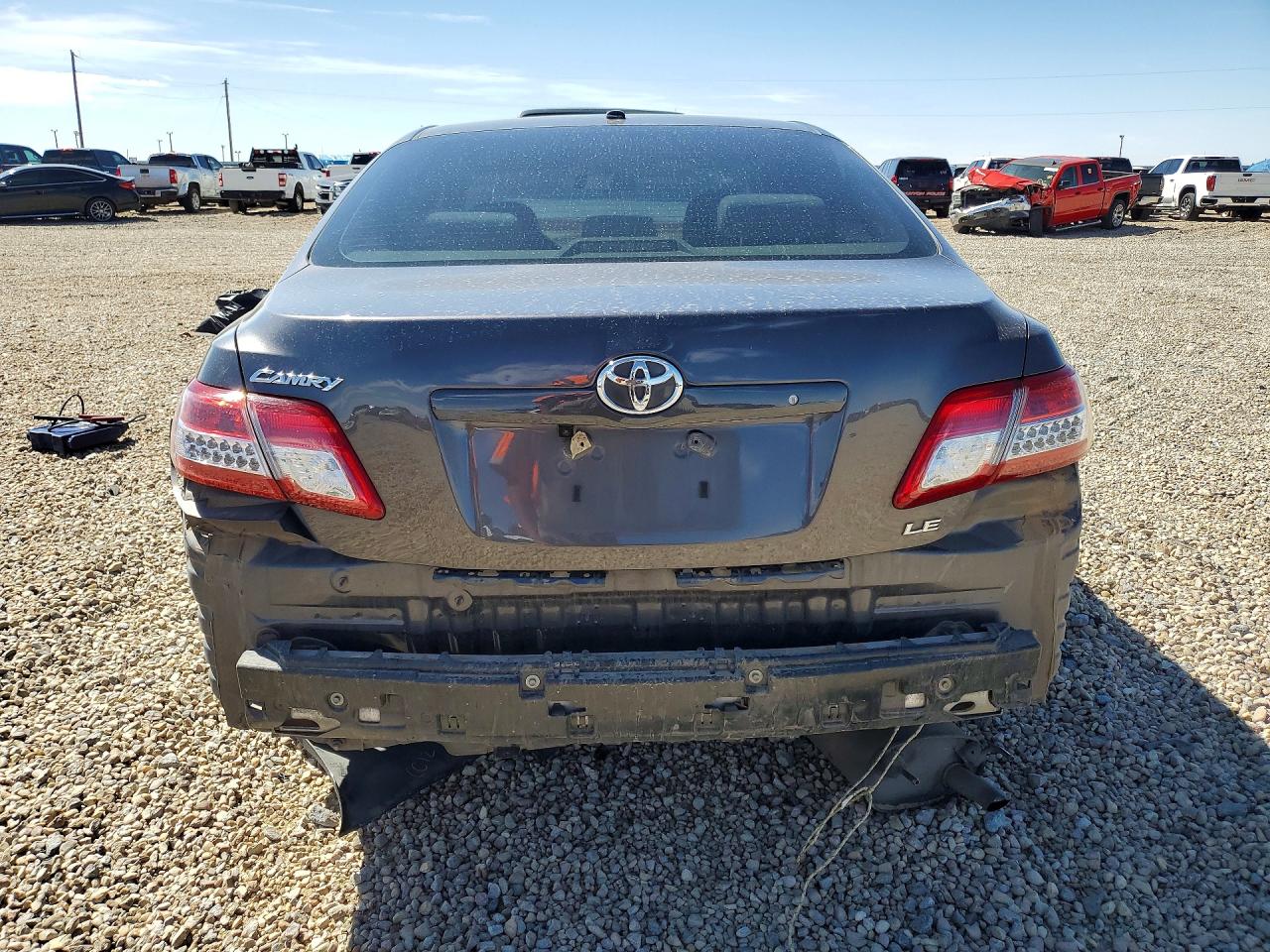 2011 TOYOTA CAMRY LE photo 11