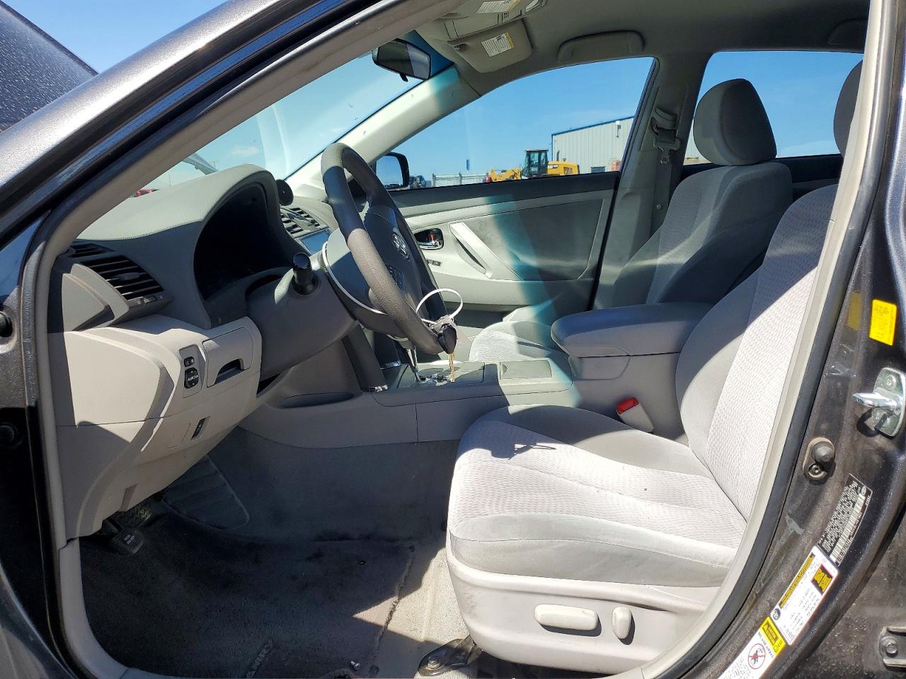 2011 TOYOTA CAMRY LE photo 13