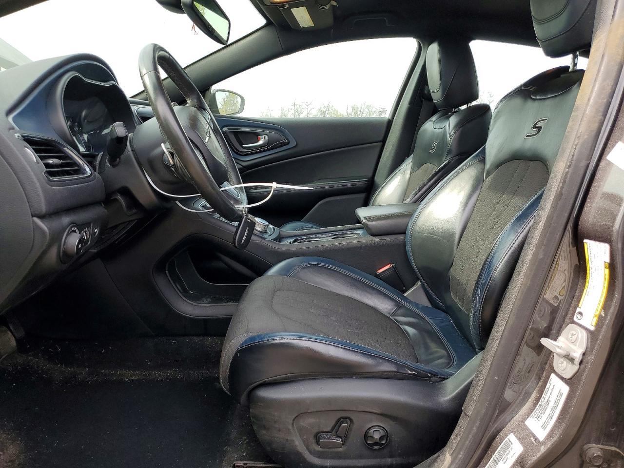 2015 CHRYSLER 200 S photo 13
