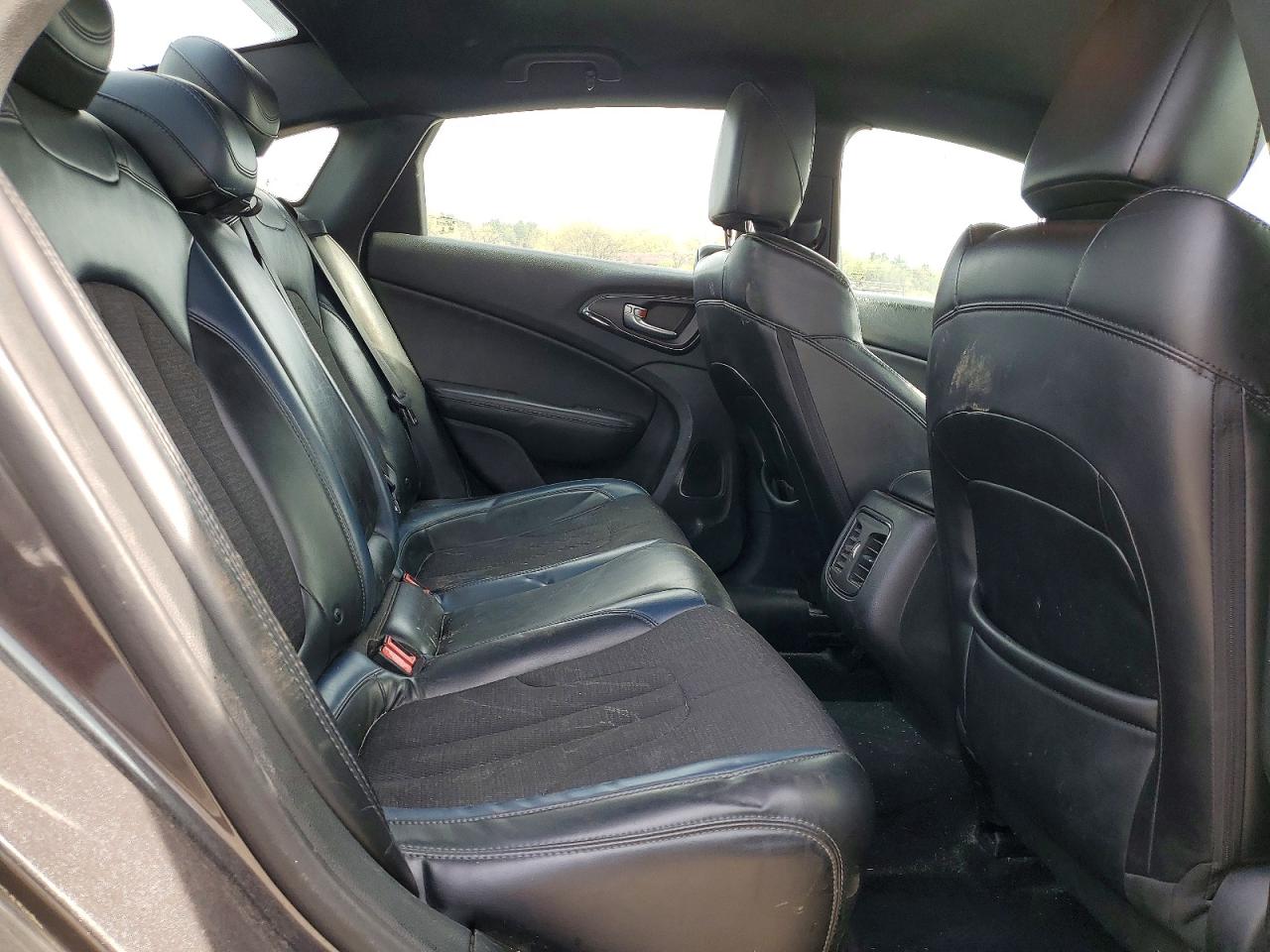 2015 CHRYSLER 200 S photo 19