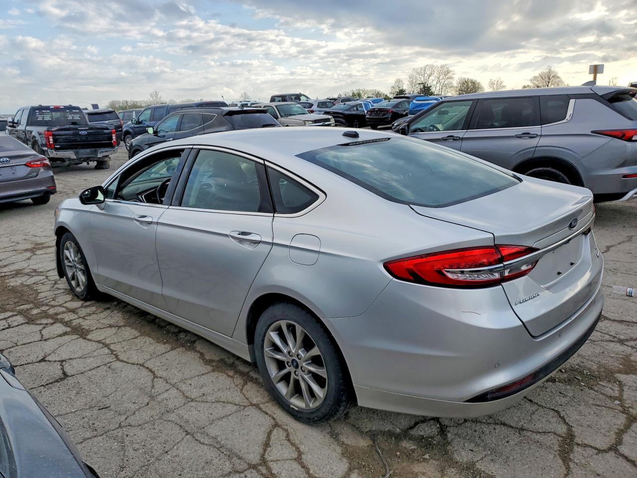 2017 FORD FUSION SE photo 3